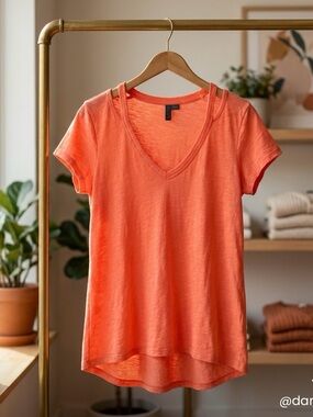 Everyday V-Neck Short Sleeve Tee in Coral
